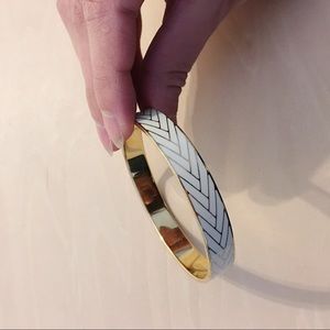 🎉Host Pick🎉 Gold and white bracelet